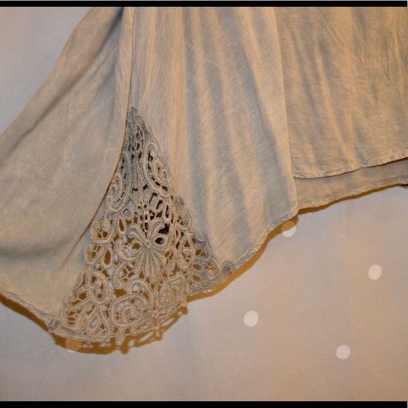 Altar’d State top - Picture 3 of 4